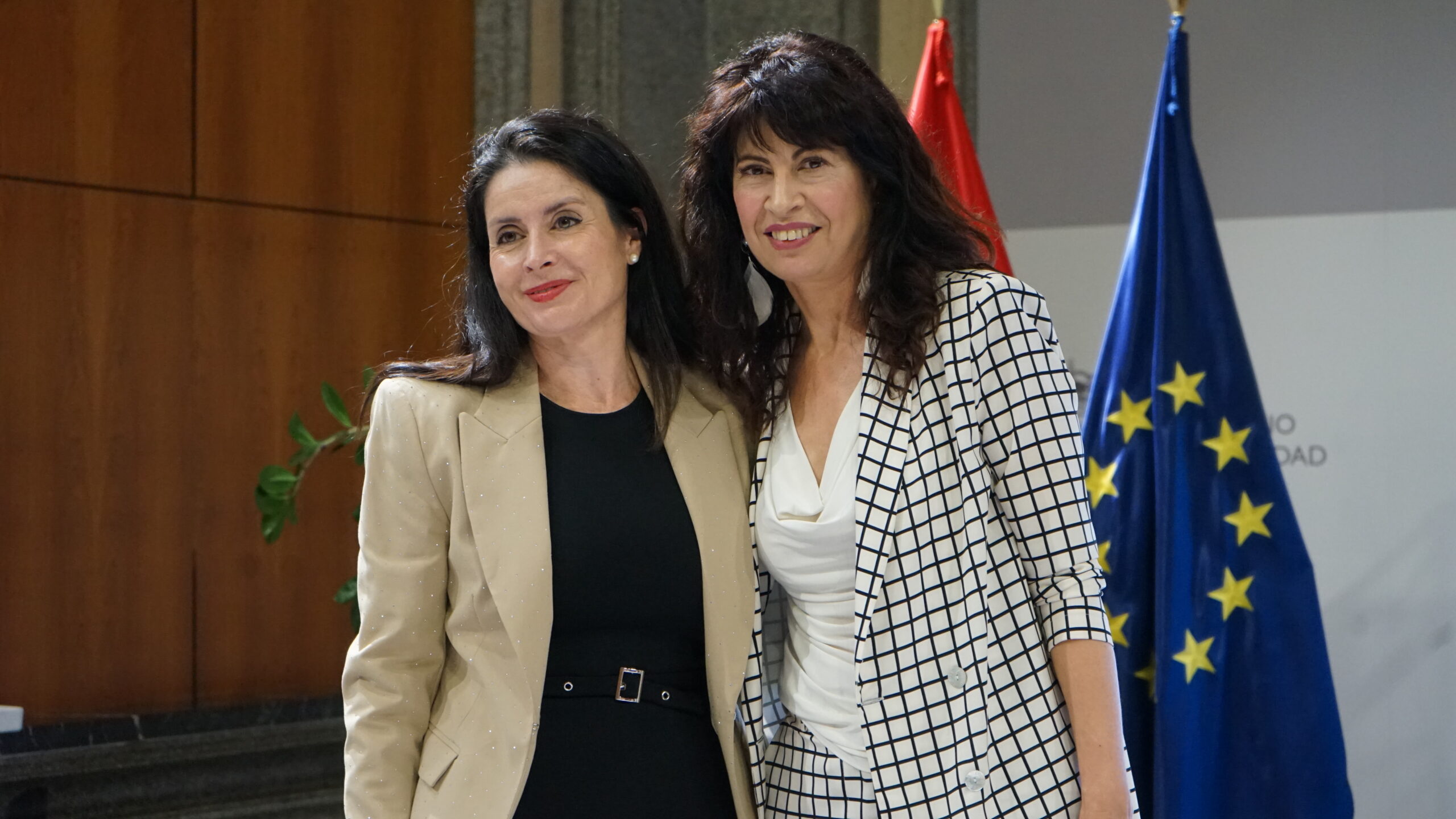Presidenta AINODI con Ministra