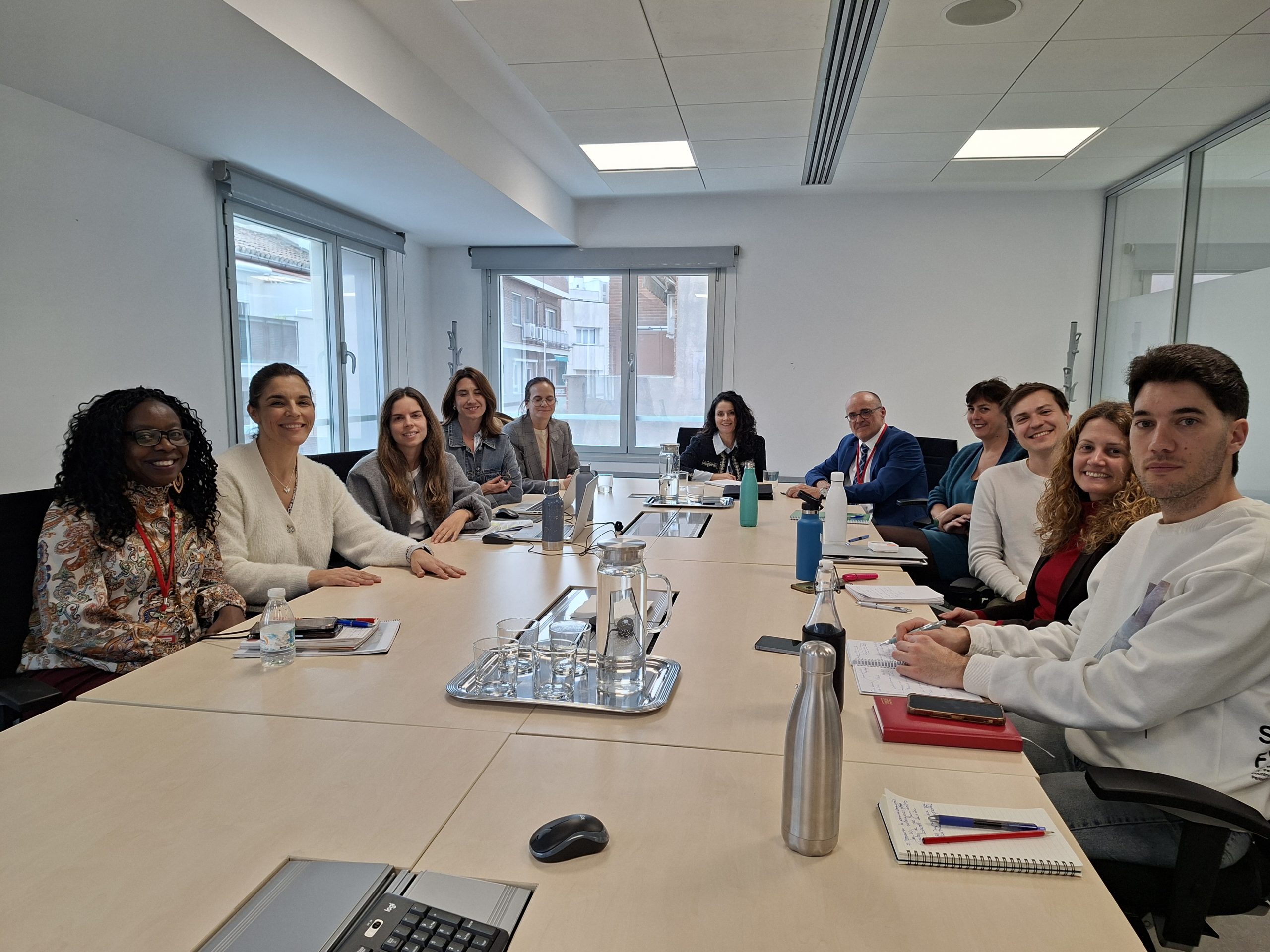 Fotografía de la reunión mantenida en la sede de la Autoridad.