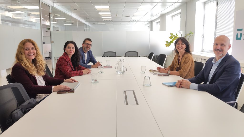 http://Imagen%20de%20la%20reunión%20en%20la%20sede%20del%20Consejo%20de%20Transparencia%20y%20Buen%20Gobierno.