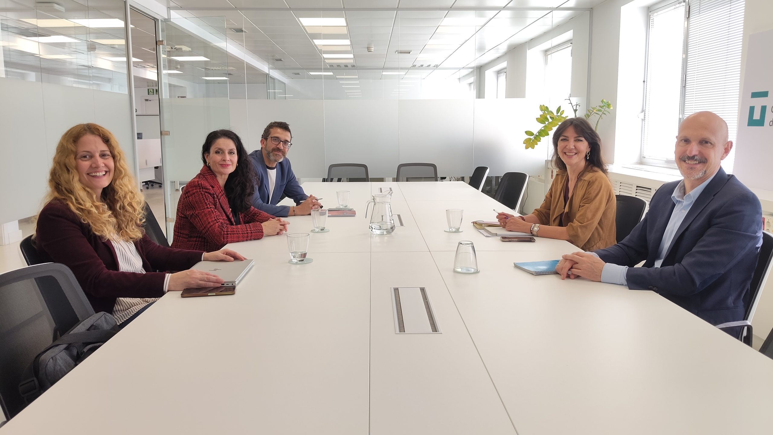 Imagen de la reunión en la sede del Consejo de Transparencia y Buen Gobierno.